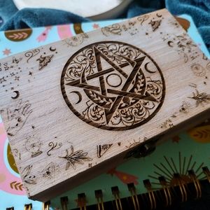 Labradorite Pendulum with engraved wooden box